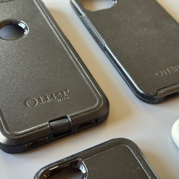 Bundled - Assorted iPhone cases, including Kate Spade, Otterbox - Picture 3 of 4